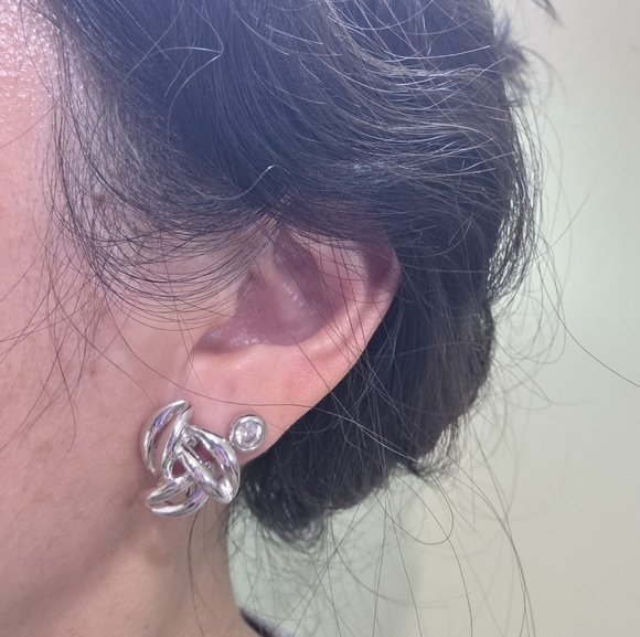 Silver toned knot chunky geometrical floral swirl clip on screw back Earrings - Picture 4 of 9